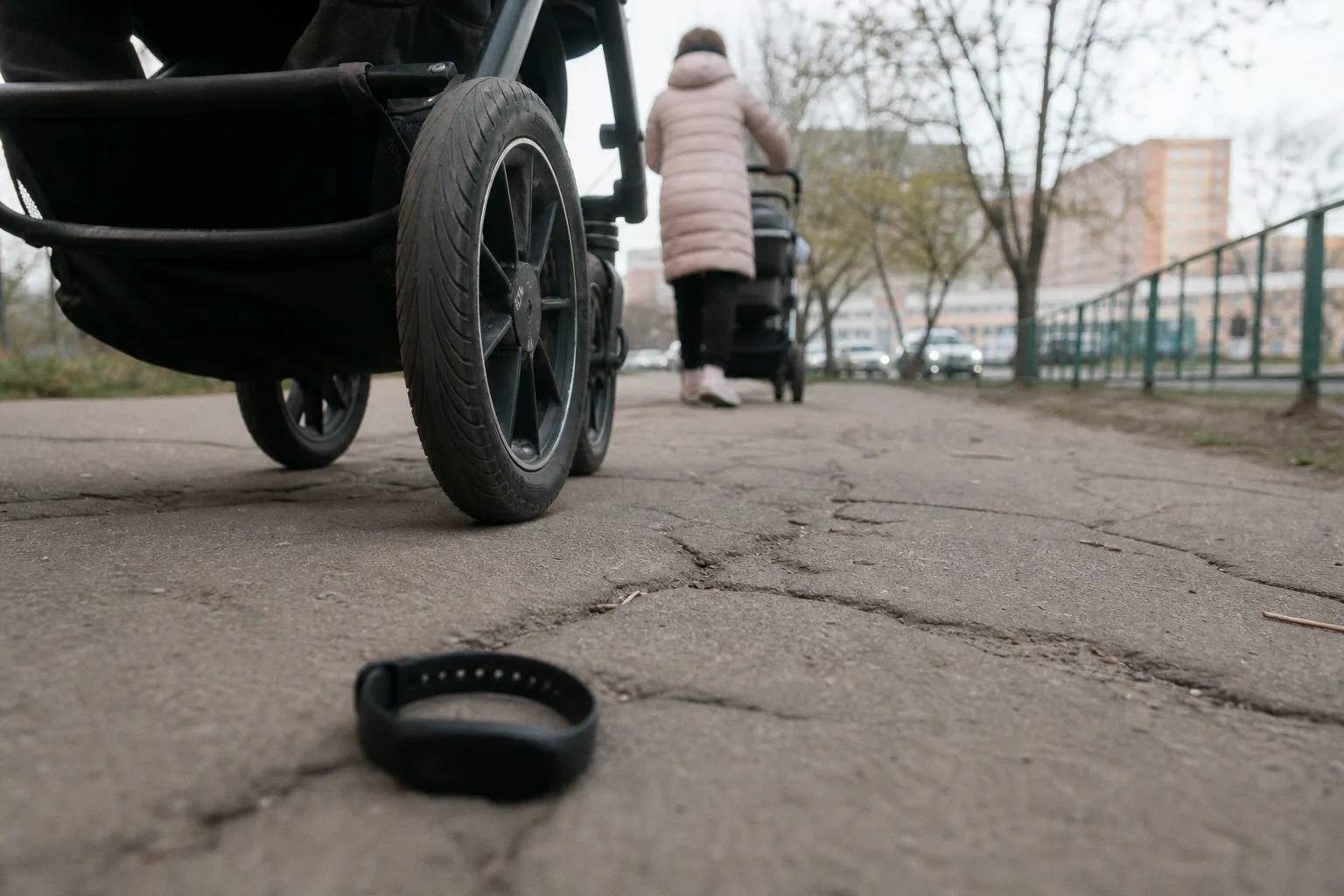 Почему фитнес-браслет не считает шаги при ходьбе с коляской